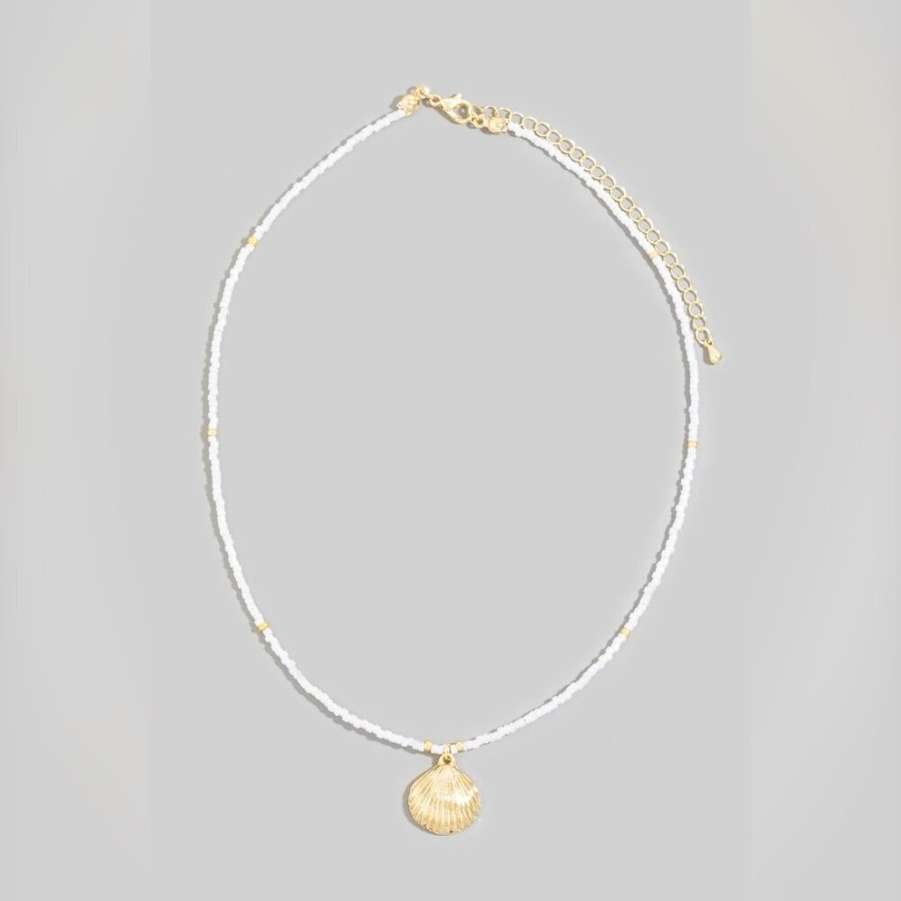 SAHANA WHITE BEADED CLAM SHELL NECKLACE